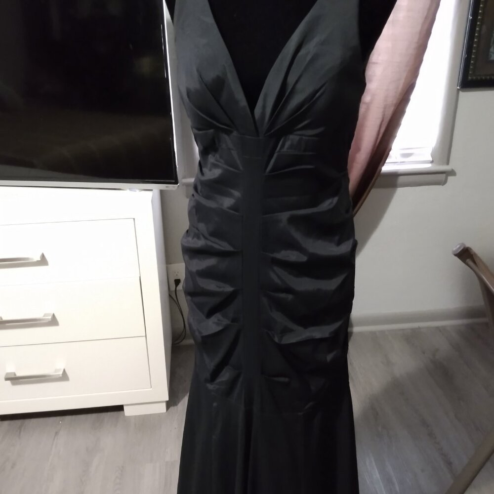 Dress - Picture 8 of 9